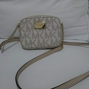 Michael Kors Cross body cream/white bag.